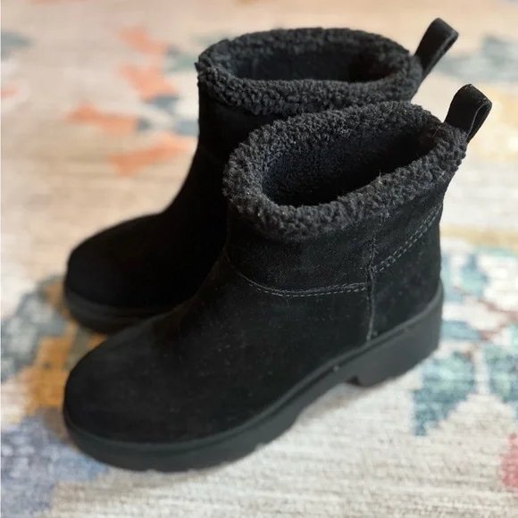 In EUC - Lined, Lug Sole Steve Madden Boots - Picture 4 of 9